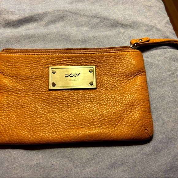 Sale! DKNY soft pebble camel leather wristlet - Picture 3 of 4